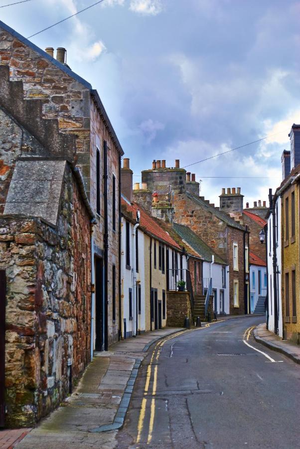 The Old Paint Shop Apartment - Centrally Situated Anstruther Bagian luar foto